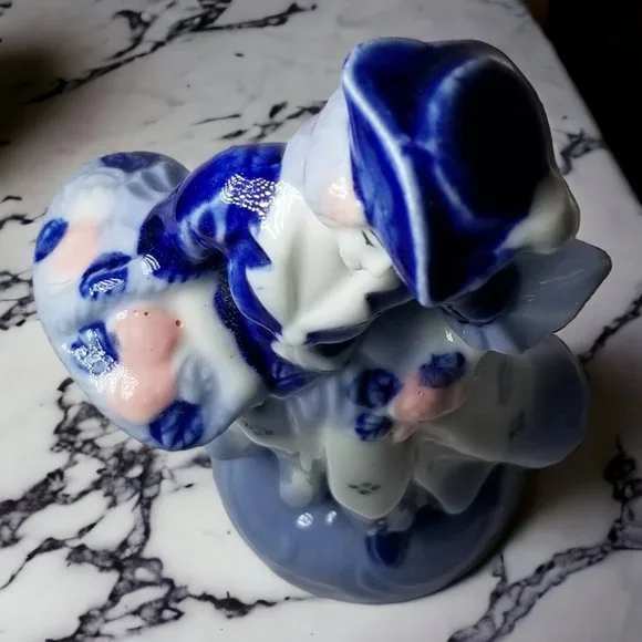 Vintage Blue & White Figurine Victorian Lady in Colonial Dress, Occupied Japan - Picture 6 of 12